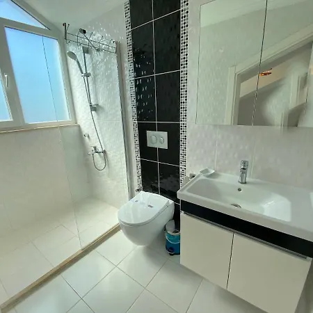 White House, 4 Bedroom, Large Private Pool, Close To Amenities 빌라