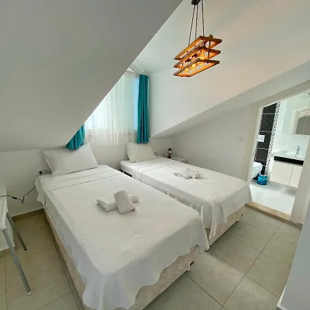White House, 4 Bedroom, Large Private Pool, Close To Amenities 페티예
